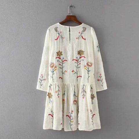 Fashion Round Neck Flower Embroidery Loose Jumper Dress